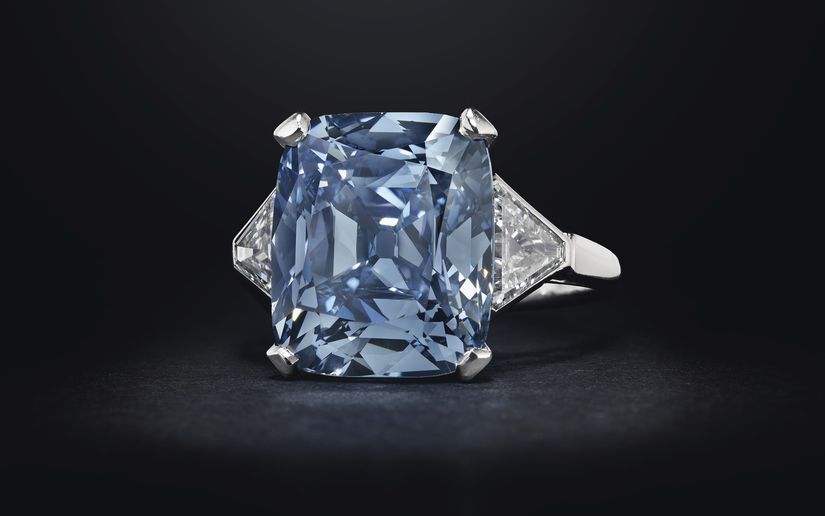 Кольцо Bvlgari с голубым бриллиантом