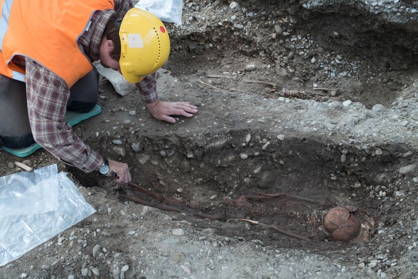 Раскопки и найденные захоронения у Messeturm