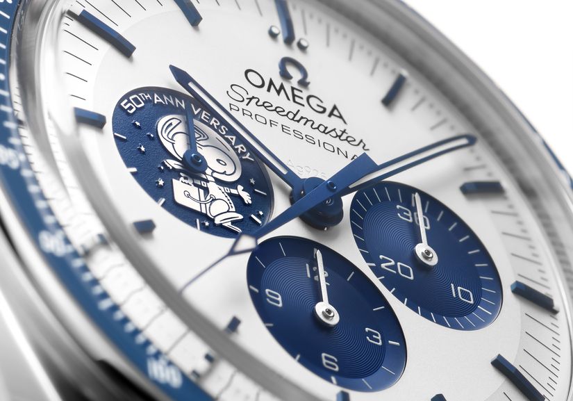 Часы Omega Speemaster Silver Snoopy Award