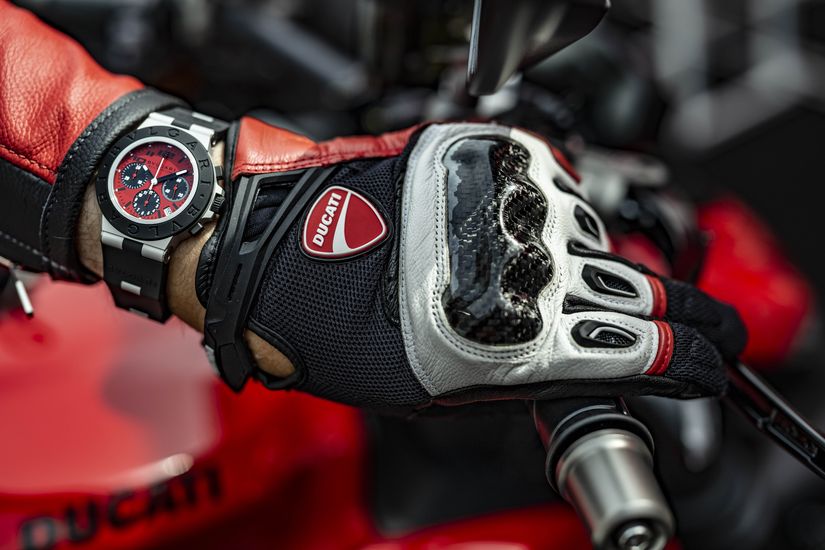 Часы Bvlgari Aluminium Chronograph Ducati Special Edition