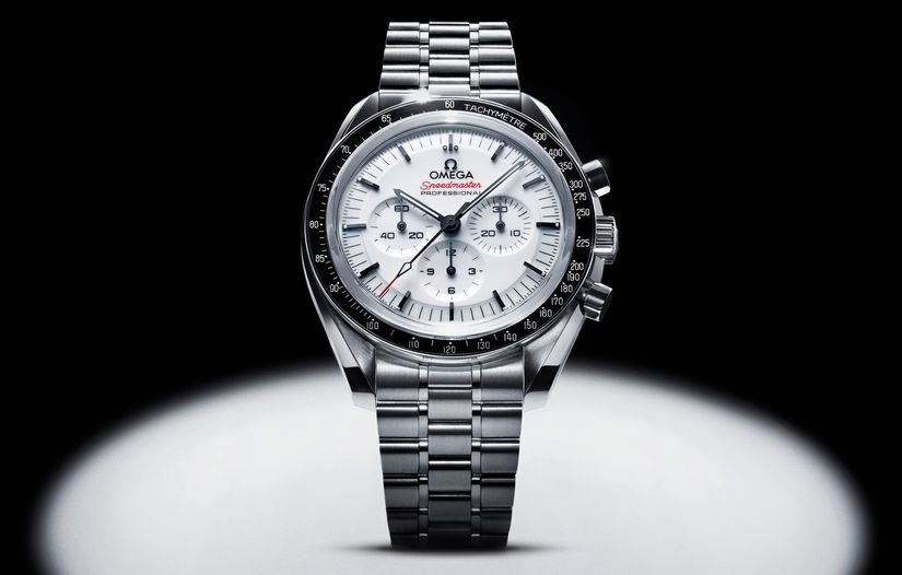 Omega Speedmaster Moonwatch c белым циферблатом 