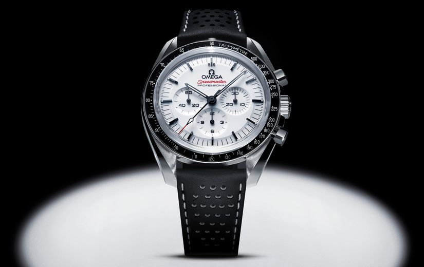 Omega Speedmaster Moonwatch c белым циферблатом 