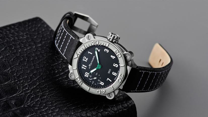 Часы Молния Танк