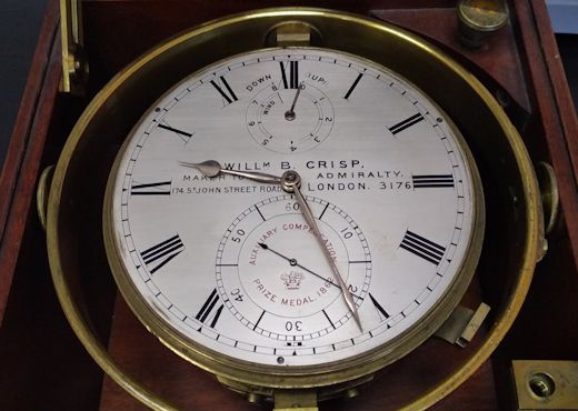 В сервис-центре Темпус отремонтировали старинные яхтенные часы с фузеей и цепью