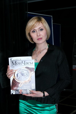 Елена Ищеева с журналом "Мои Часы"