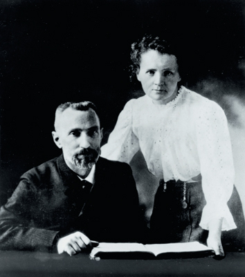 Супруги Пьер (1859-1906) и Мария Кюри (1867-1934), открывшие радий в 1898 г.
