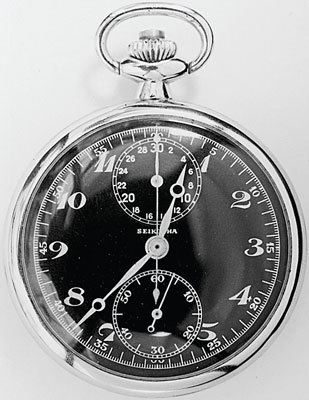 Первый японский хронограф с 30-минутным счетчиком выпущен Seiko в 1941 году