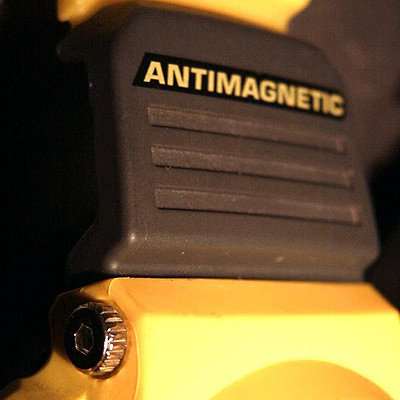Надпись Antimagnetic